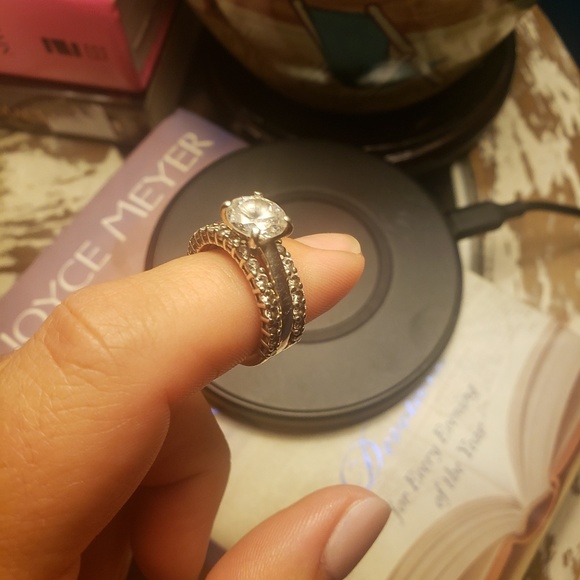 Engagement ring - Picture 3 of 5